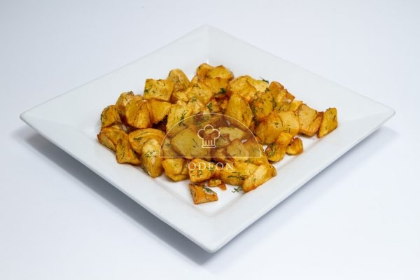 Cartofi cuburi cu mărar și usturoi